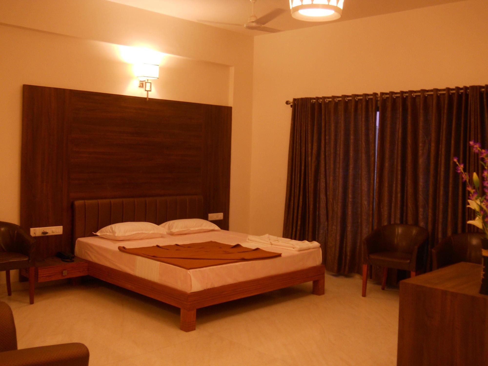 Hotel Grand 3D Bhuj Exterior photo