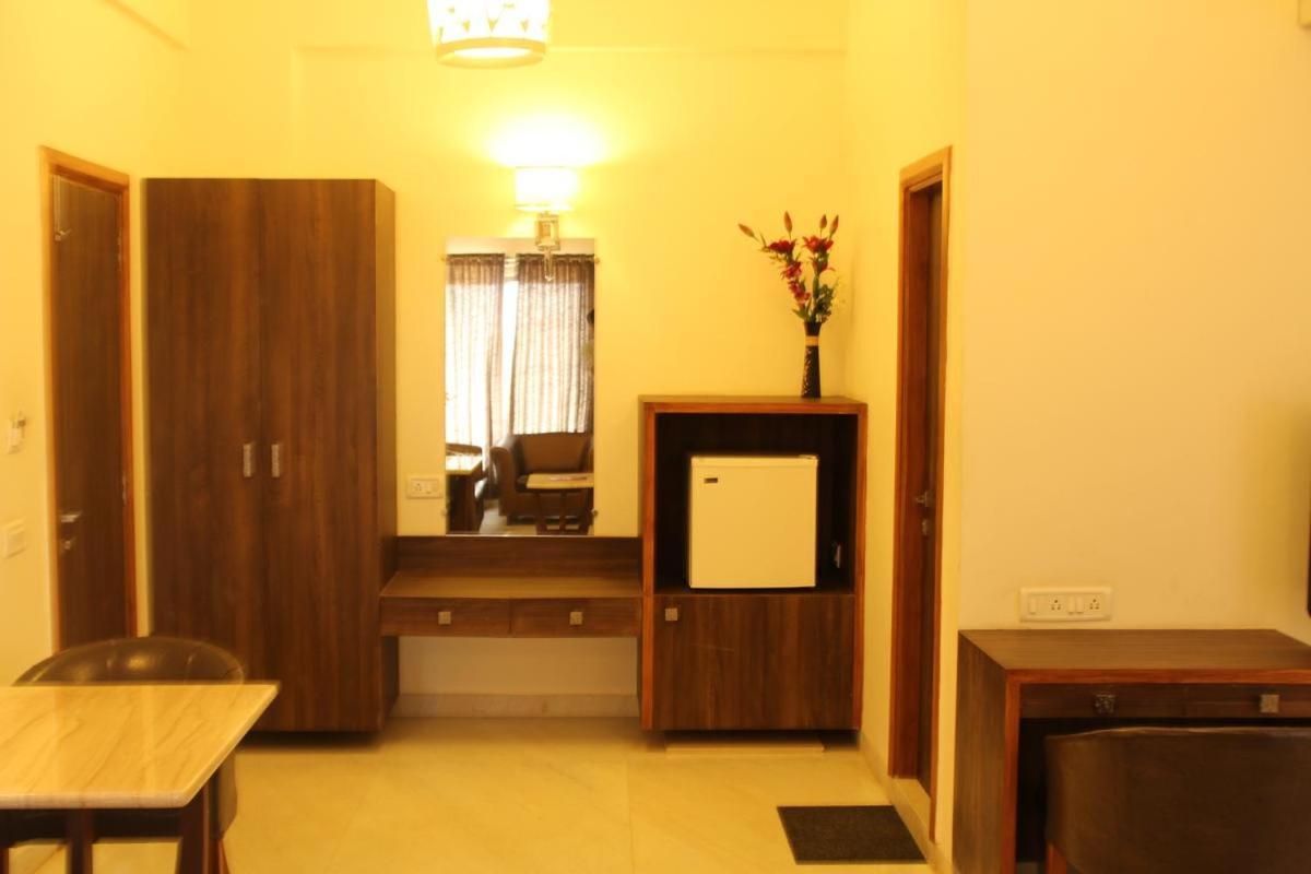 Hotel Grand 3D Bhuj Exterior photo