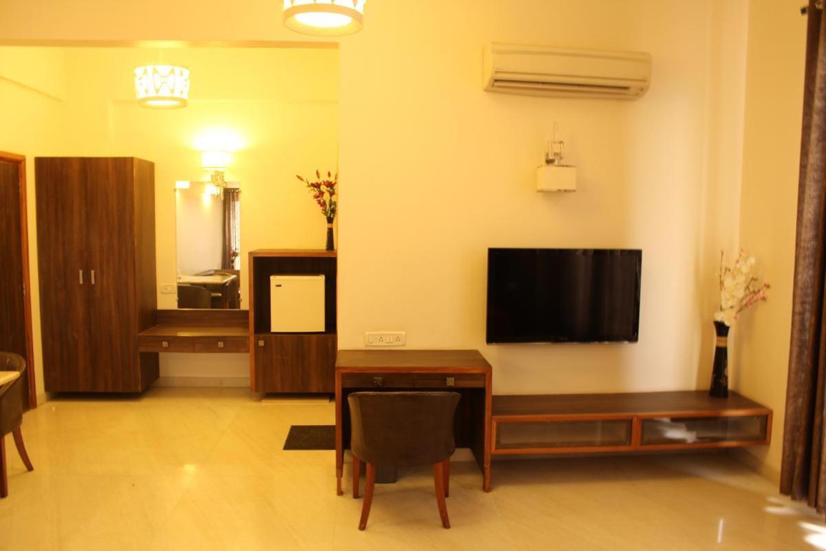 Hotel Grand 3D Bhuj Exterior photo